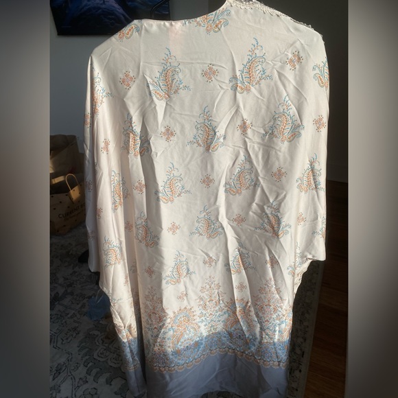 NWT VICTORIA’S SECRET SILK ROBE - Picture 3 of 4